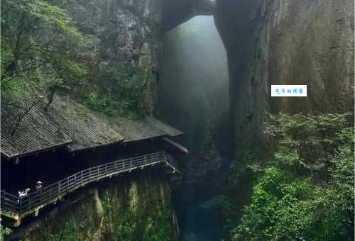 想知道坪坝是什么意思吗？这里有最全面的坪坝解释