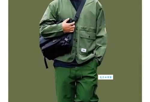 绿色裤子配什么上衣男士女生都能学的穿搭指南