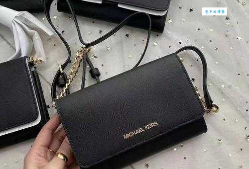 MICHAEL KORS是什么牌子的包包 这个轻奢品牌值得买吗